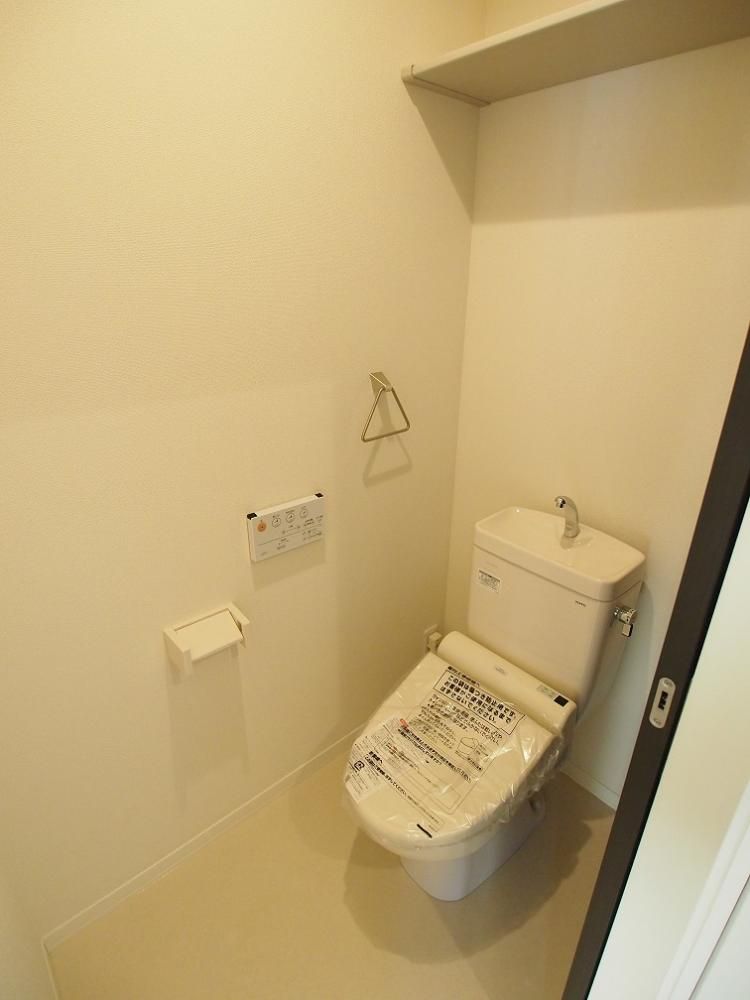 【トイレ】　室内イメージ
入居中又はクリーニングの為、別のお部屋の写真です。
