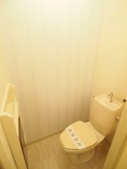 【トイレ】　※室内イメージ
入居中またはクリーニングの為別のお部屋の写真です。
