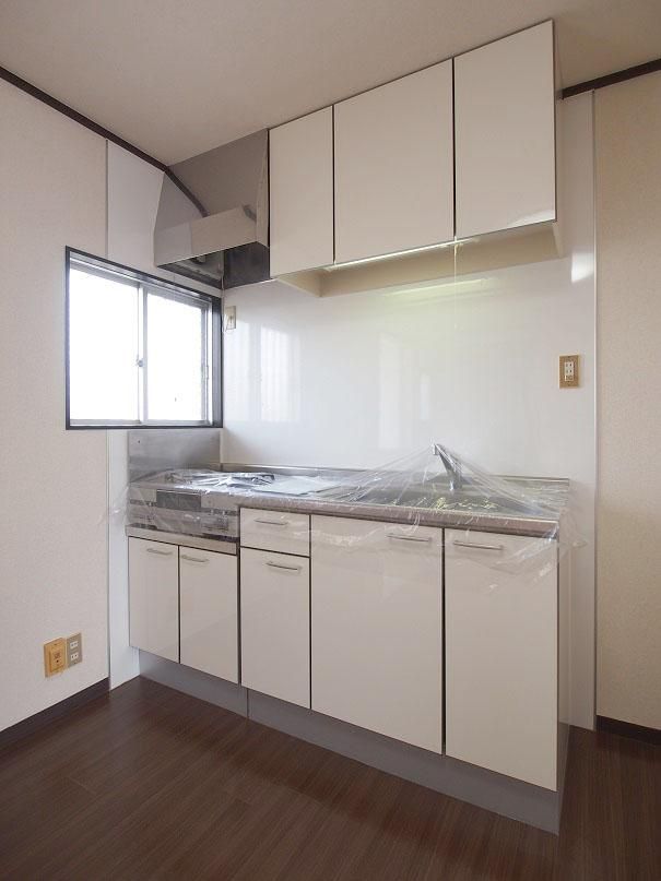 【キッチン】　ガスコンロ設置可
窓があり明るい調理スペースです。