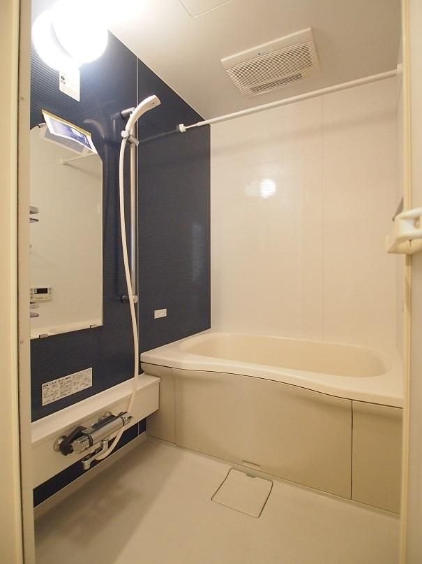 【バス】　追い焚き・浴室乾燥機付きバスルーム