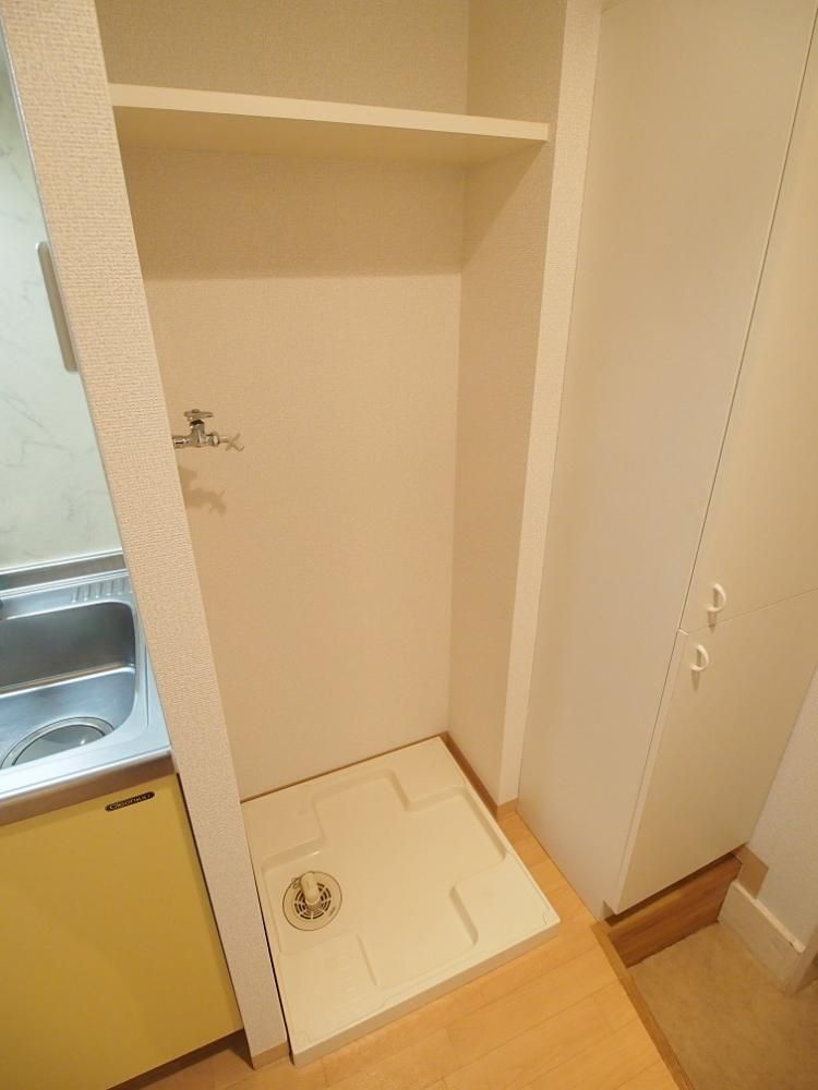 【その他設備】　※イメージ写真
別のお部屋の写真です。

室内洗濯機置き場