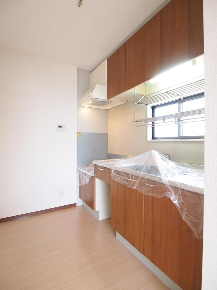 �y�L�b�`���z�@�V�X�e���L�b�`���֕ύX�\��ł��B
���݋����܂��̓N���[�j���O�ׁ̈A���̂������̎ʐ^�ł��B