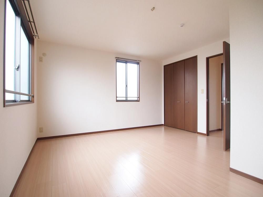 �y�����E���r���O�z�@9.6���m��
���݋����܂��̓N���[�j���O�ׁ̈A���̂������̎ʐ^�ł��B