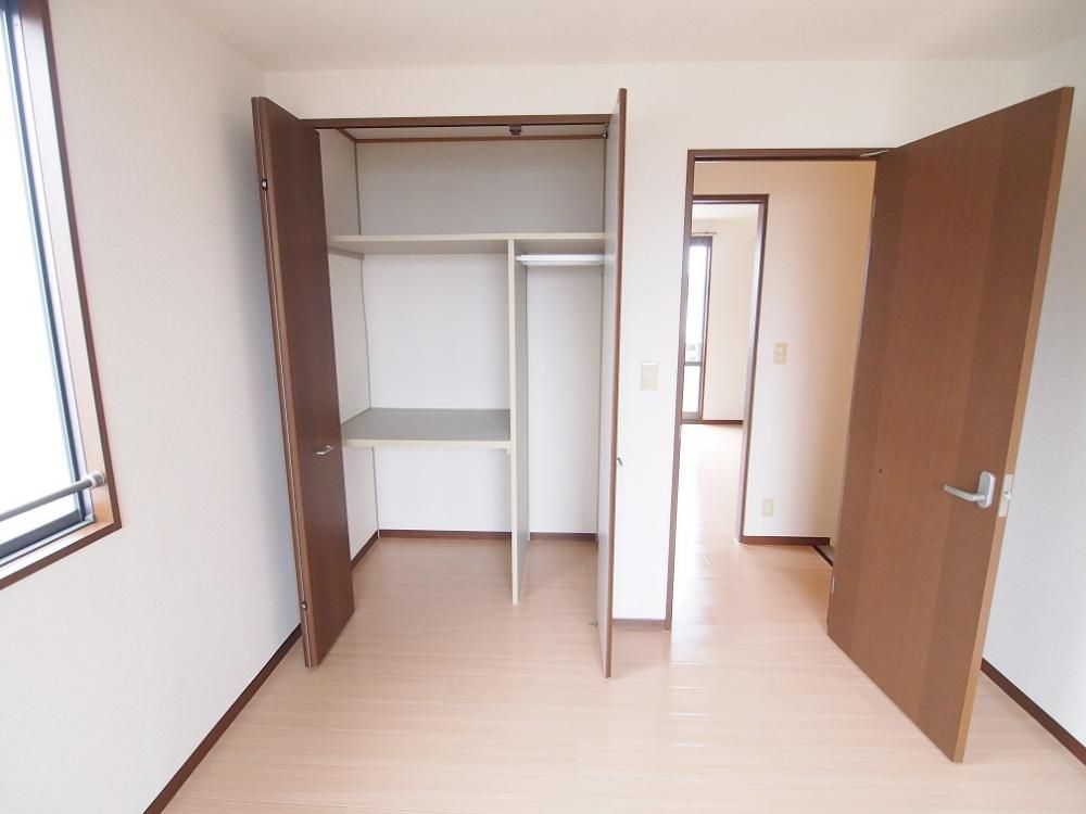 �y���[�z�@�e���������[�L�x�ł��B
���݋����܂��̓N���[�j���O�ׁ̈A���̂������̎ʐ^�ł��B