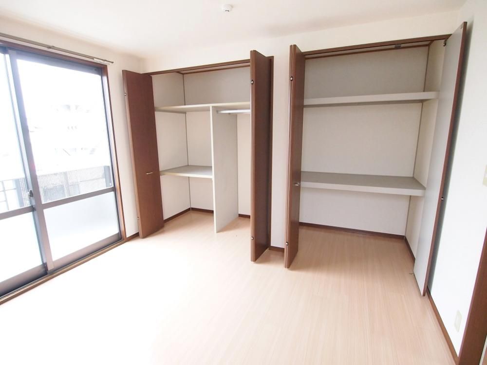 �y���[�z�@���݋����܂��̓N���[�j���O�ׁ̈A���̂������̎ʐ^�ł��B