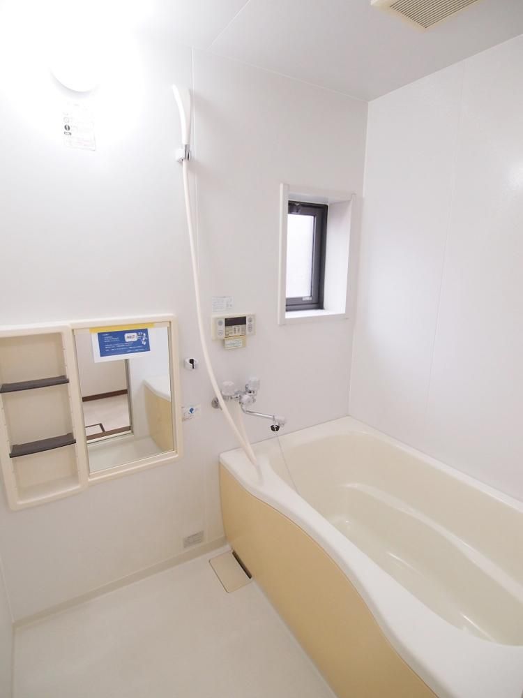 �y�o�X�z�@�������m�x�[�V����
�ǂ�����/���������@
���݋����܂��̓N���[�j���O�ׁ̈A���̂������̎ʐ^�ł��B