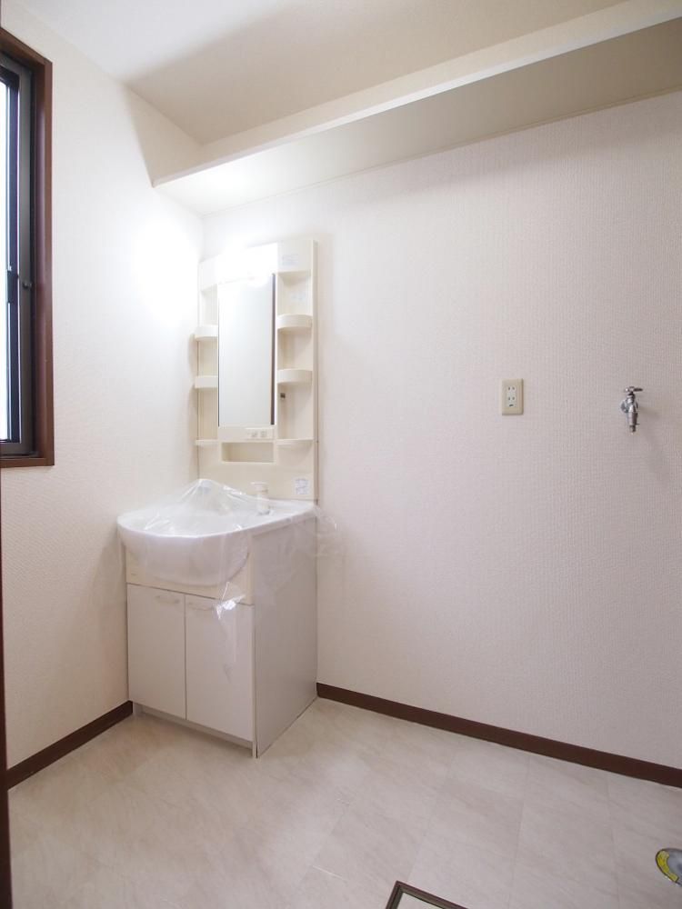 �y���ʏ��z�@�V�����[�t�����ʑ�
��������@�u����
���݋����܂��̓N���[�j���O�ׁ̈A���̂������̎ʐ^�ł��B