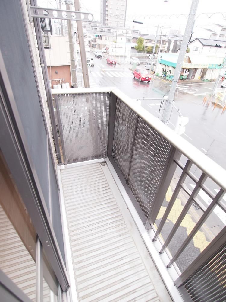 �y�o���R�j�[�z�@2�K�o���R�j�[
���݋����܂��̓N���[�j���O�ׁ̈A���̂������̎ʐ^�ł��B