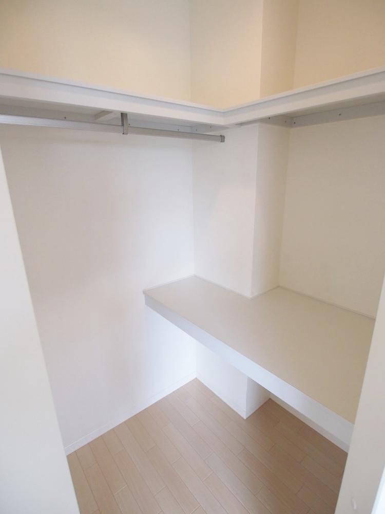 �y���[�z�@���C���[�W�ʐ^
�ގ��O�܂��̓N���[�j���O�ׁ̈A���������̎ʐ^�ł��B