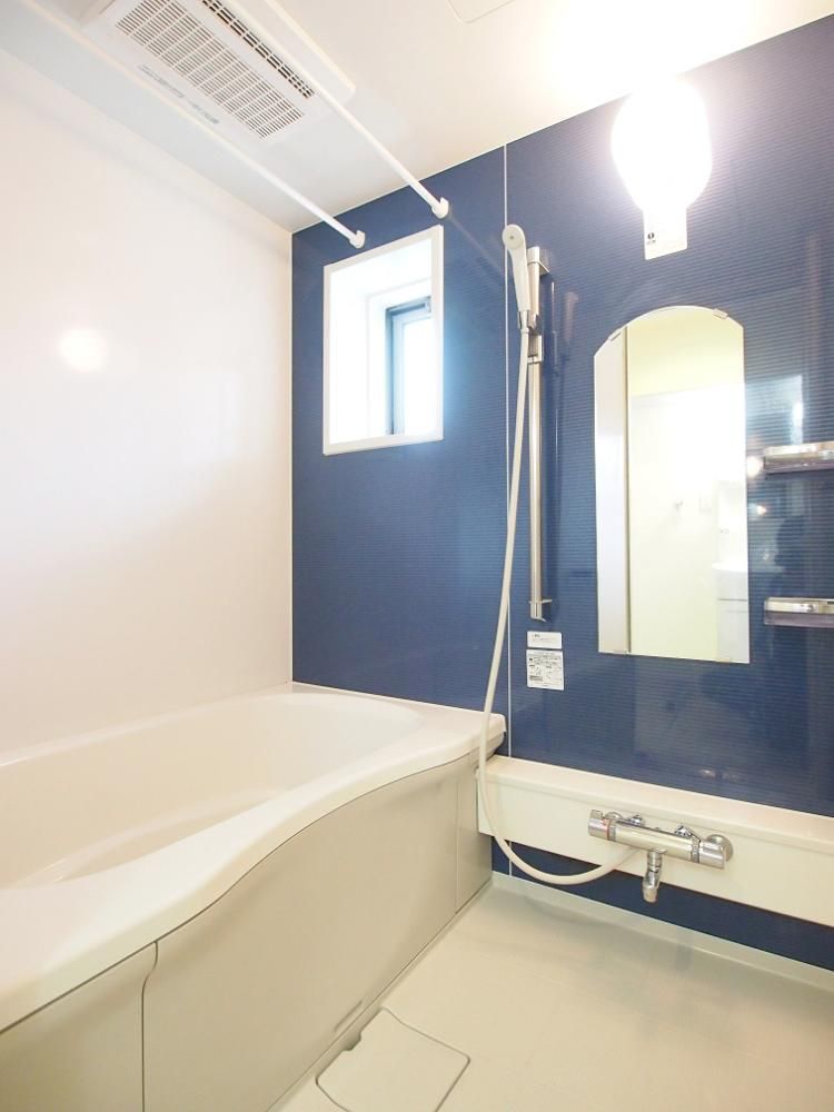 �y�o�X�z�@���C���[�W�ʐ^
�ގ��O�܂��̓N���[�j���O�ׁ̈A���������̎ʐ^�ł��B