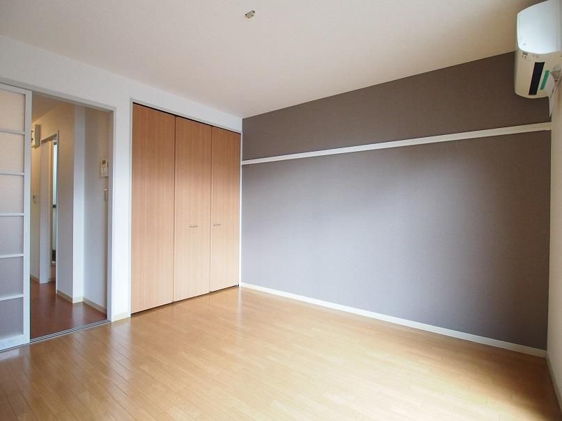 �y�����E���r���O�z�@