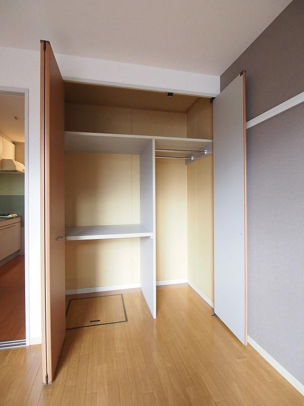 �y���[�z�@��^�̃N���[�[�b�g�Ŏ��[�����S�����܂��B