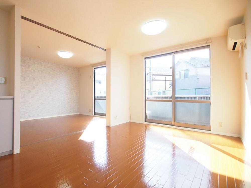 �y���ԁE���r���O�z�@���C���[�W�ʐ^
�ϓ]�^�C�v�̂������̎ʐ^�ł��B

12.3���L�X�k�c�j�E���r���O�͊p�����ɂ�2�ʍ̌�