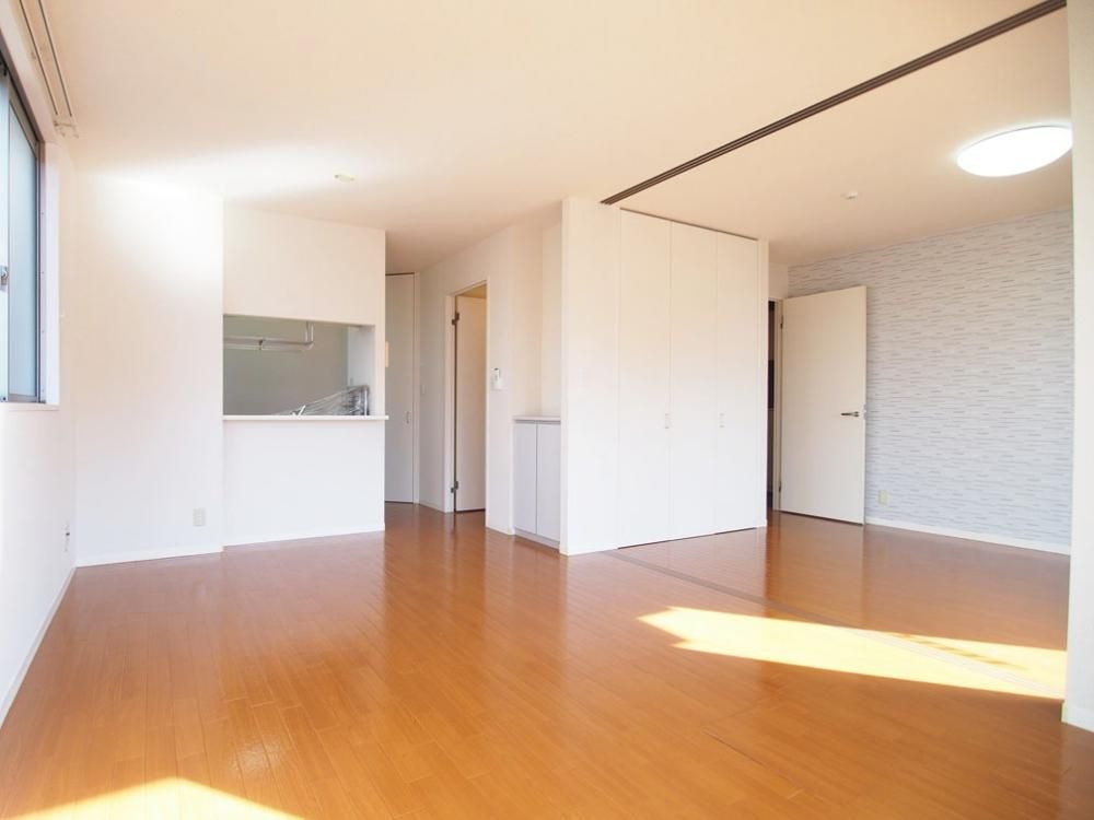 �y���ԁE���r���O�z�@���C���[�W�ʐ^
�ϓ]�^�C�v�̂������̎ʐ^�ł��B

�X���C�f�B���O�X�N���[���̂��ߊJ���I�Ȃ������ł��B