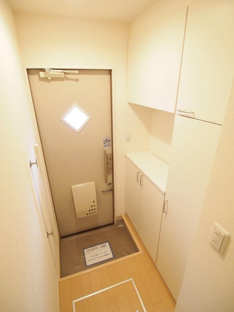 �y���ցz�@�傫�ȃV���[�Y�{�b�N�X����A���Ƒ������S�̎��[�ʂł���