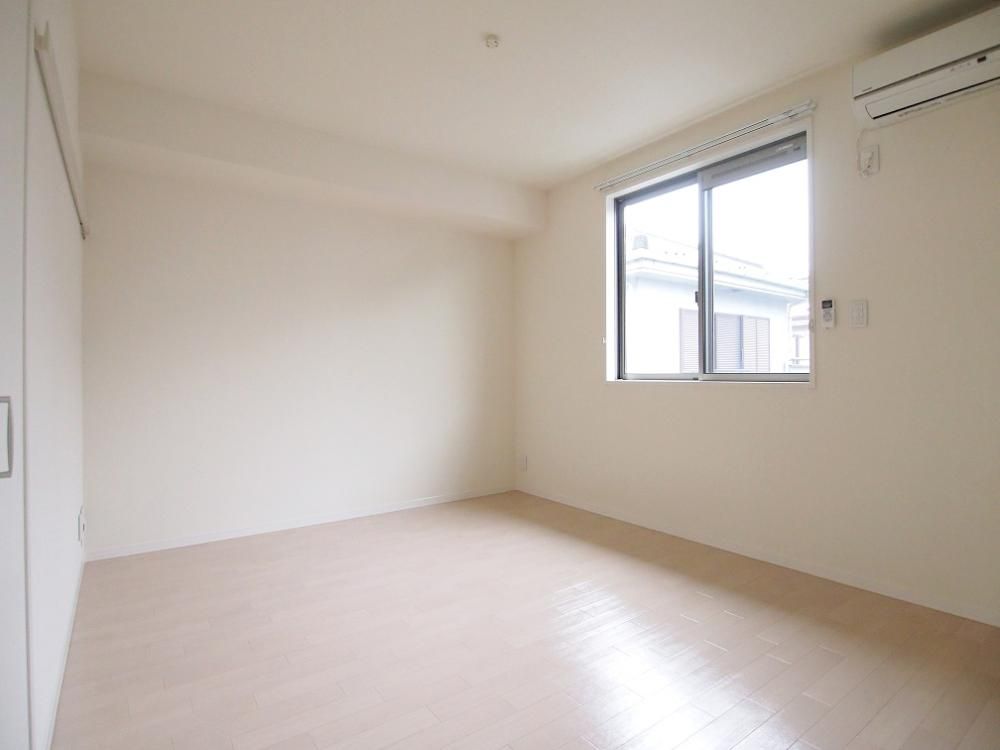 �y�����E���r���O�z�@6.4���m���@�G�A�R��1��t����