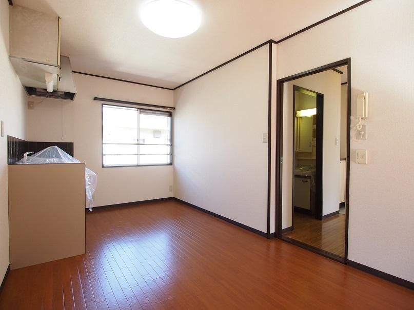 y̑EXy[Xz@6.8̍LXƂ_CjOLb`