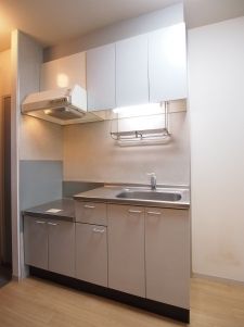 �y�L�b�`���z�@�茳���ǂ������锒�F�̃L�b�`�����ł�