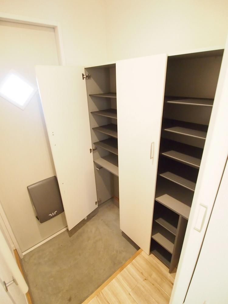 �y���ցz�@���[�ʖL�x�ȃV���[�Y�{�b�N�X�ł���