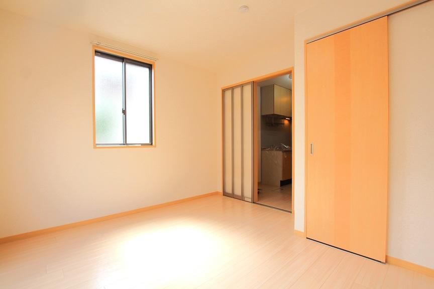 �y���ԁE���r���O�z�@5.6���m��
�ݔ��[�����A���߂ĂP�l��炵������ɂ��������߂ł��B