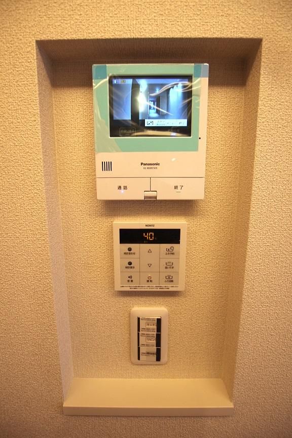 �y���̑��ݔ��z�@TV���j�^�[�z��