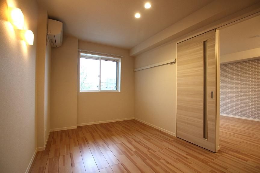 �y�����E���r���O�z�@�S���G�A�R���t��