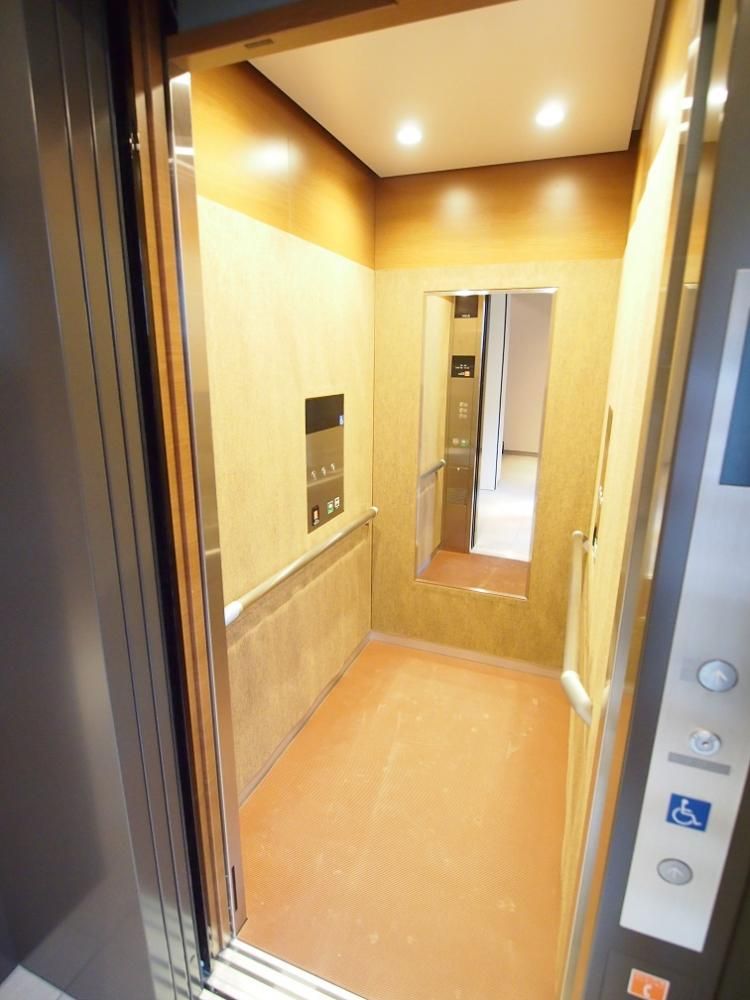 �y���̑����L�����z�@�G���x�[�^�[�t��