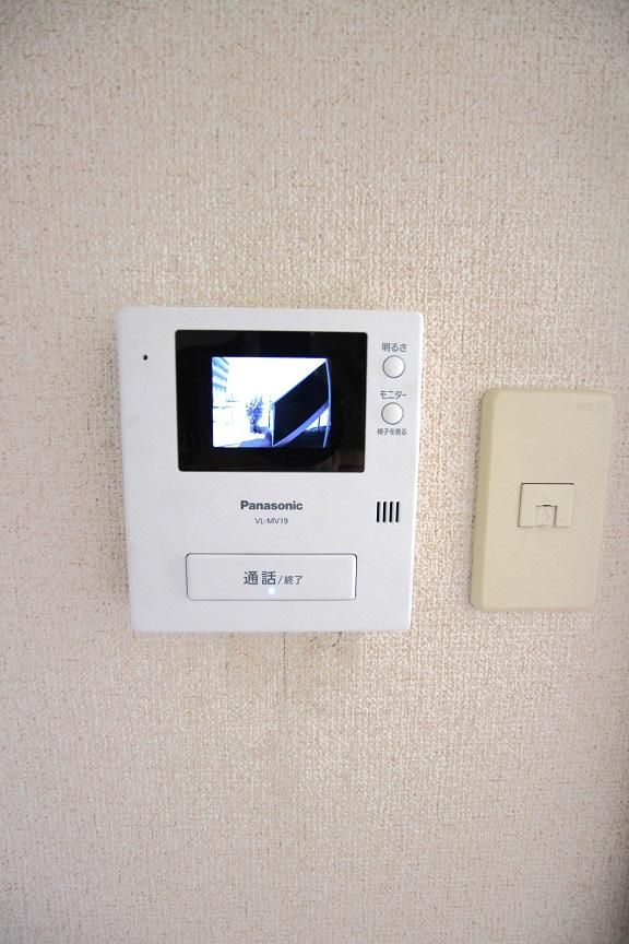 y̑ݔz@J[TVj^[tC^[z