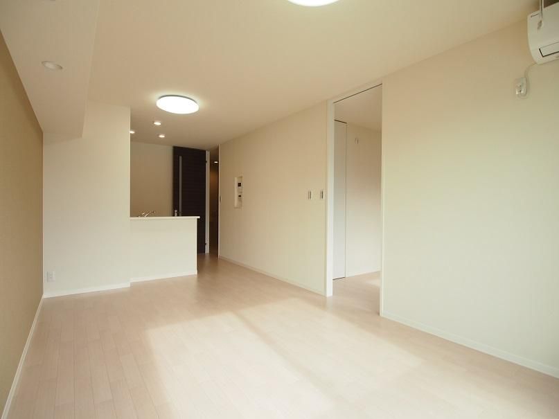 �y���ԁE���r���O�z�@LED�Ɩ����t��